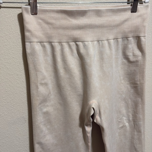 Victoria's Secret PINK Seamless Cream Leggings Size Large - Picture 3 of 7